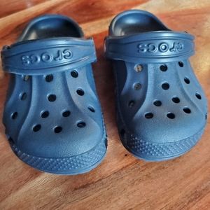 Childrens size 7 crocs (Navy Blue)